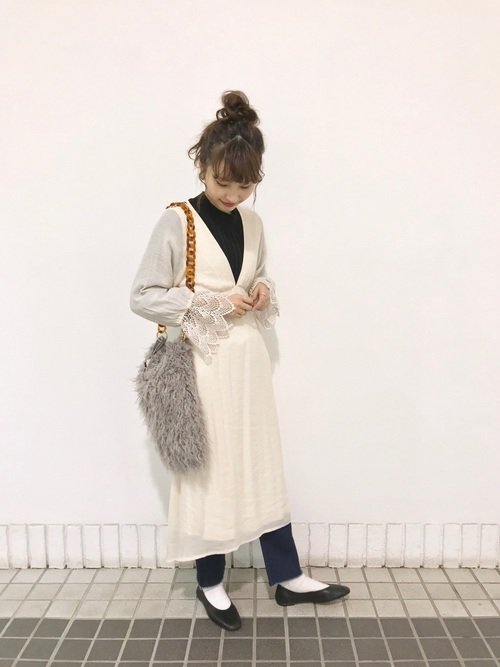 マキシワンピのレイヤードコーデ