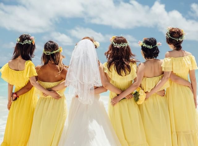 ハワイ結婚式のゲストの服装は マナーと女性の参列コーデ特集