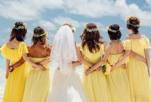 ハワイ結婚式のゲストの服装は マナーと女性の参列コーデ特集