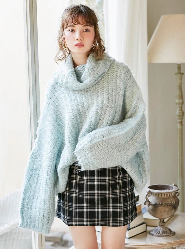 オフタートルニットで女っぽさ急上昇 オトナ女子が着こなすポイント