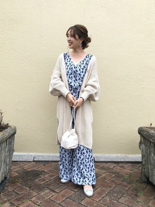 シルバーのバレエシューズ