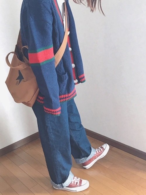 配色ラインカーディガン　デニムパンツ