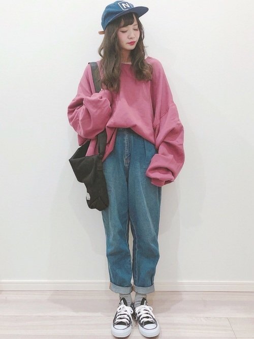 ピンクに合う色：ピンクトップス×デニム