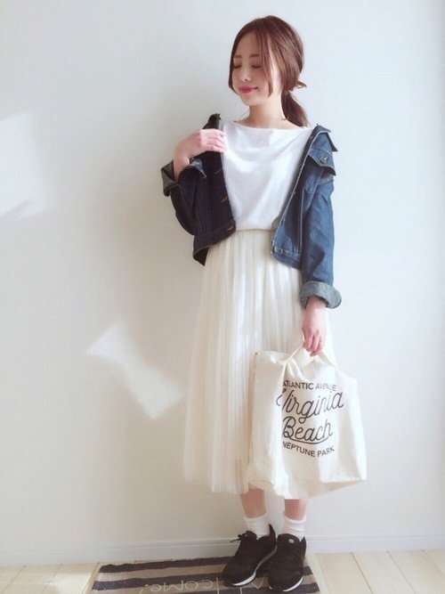 白のチュールスカート×デニムジャケット