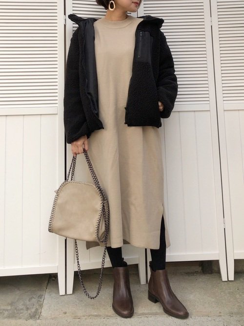 4月の東京ではトレンドライクなボアジャケットで寒暖差に対応できる服装に