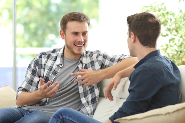 相談にのる男性