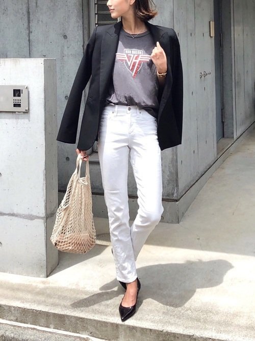 白デニムとTシャツにジャケットを羽織れば簡単セレカジコーデ