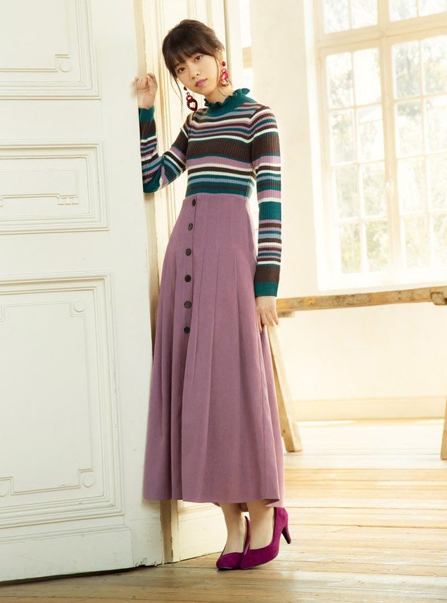 緑のボーダーカットソー　紫のロングスカート
